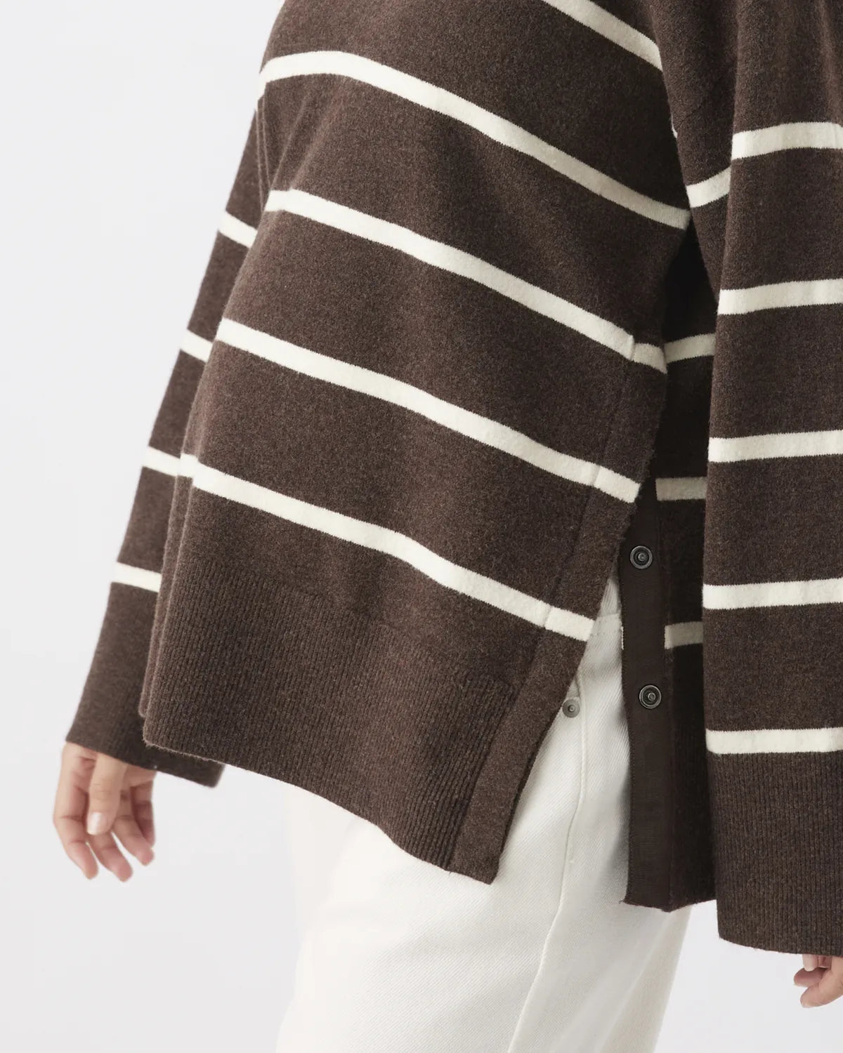 Scout Nursing Knit Chocolate / White