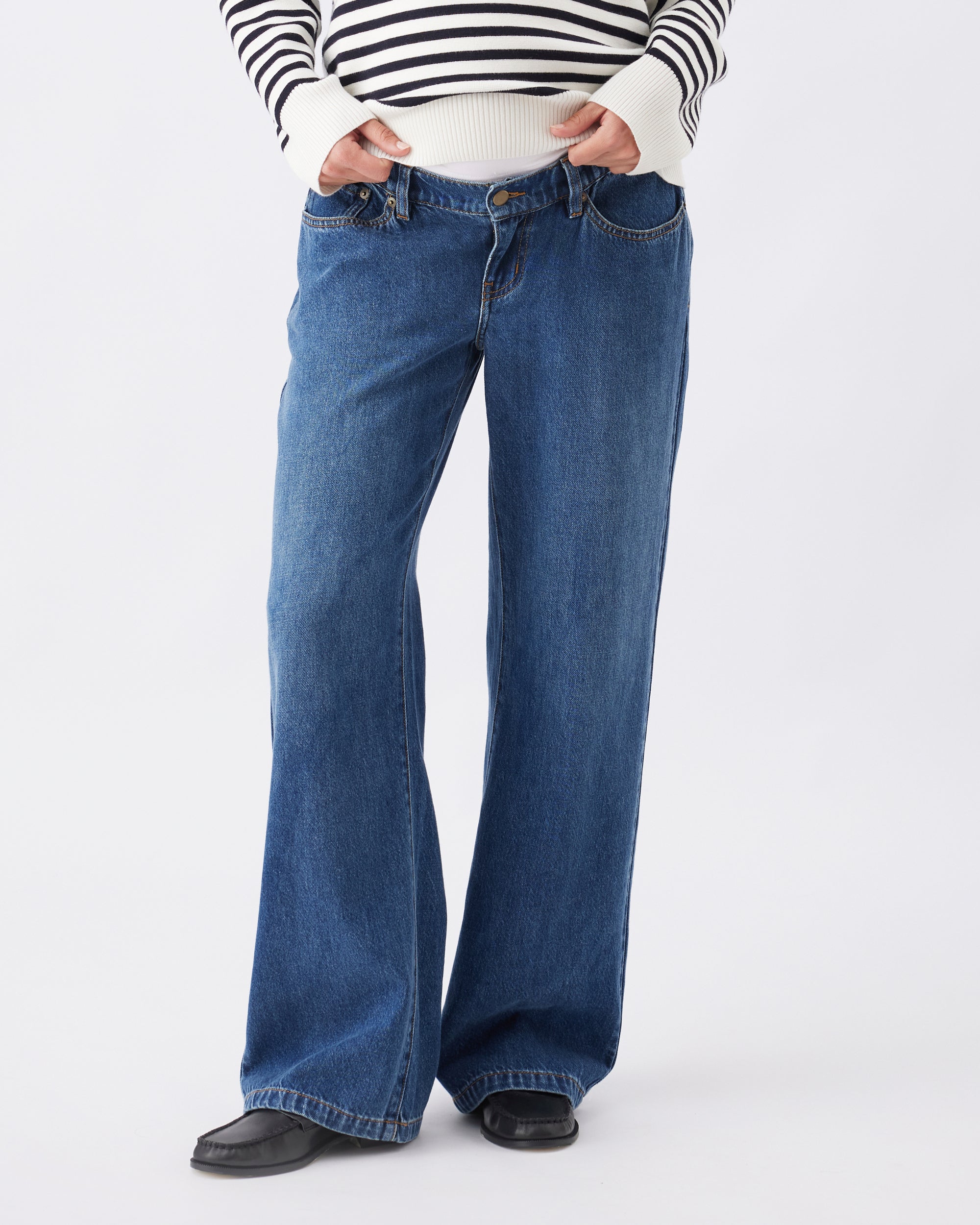 A woman wearing dark blue wide leg Billie Elastic Waist Jeans.